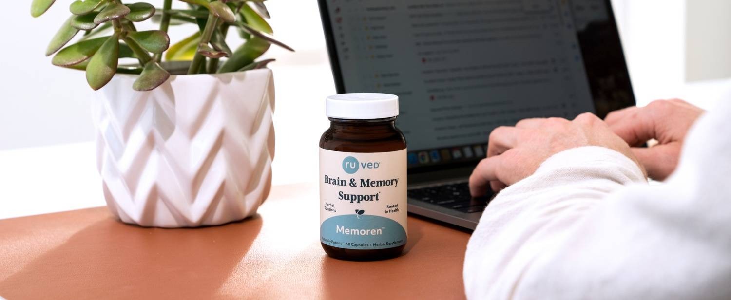 ruved Memoren, Brain and Memory Support, sitting next to a person working on their computer. 