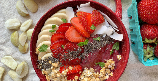 An açai bowl featuring a plethora of fruits, granola, oats, and chia seeds. 